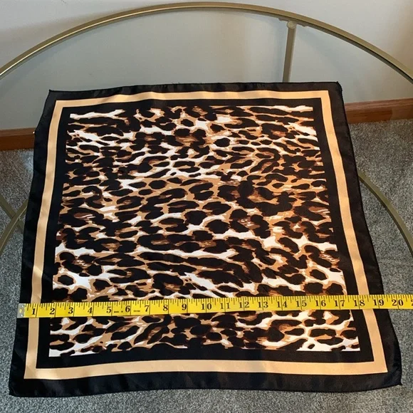 Elegant Leopard Print Scarf - Picture 8 of 16